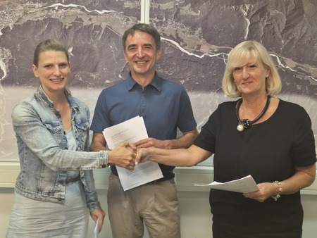Mateja Kustrin, dr. Franci Petek, Henrika Zupan (v: Občina Kr. Gora)